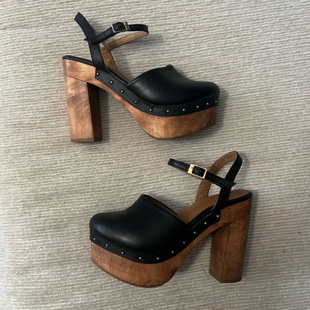 Excellent condition! Women’s Free People/Five Worlds Heeled Clogs Size 6.5